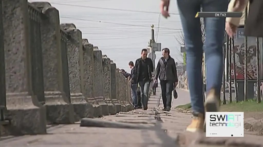 Wyszydzić, oblać błotem, znieważyć