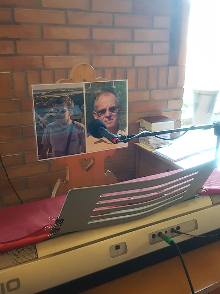 W kaplicy nie zabrakło zdjęć organistów