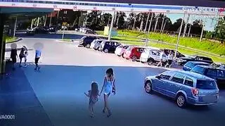 Trzech mężczyzn pobiło czwartego i zerwali mu szalik z szyi