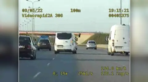 Policyjny pościg za pijanym kierowcą na A1. Nagranie