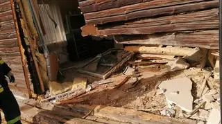 Dom zniszczony przez samochód