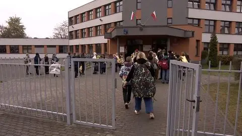 W sali było ponad 200 uczniów. Niektórzy mdleli, zgłaszali nudności, zawroty i bóle głowy