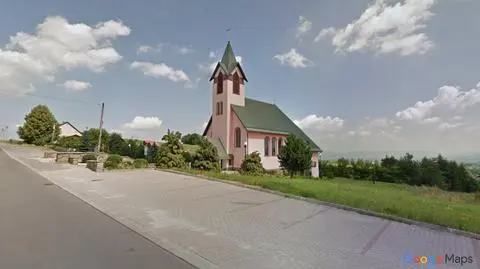 Kościół we wsi Ostre