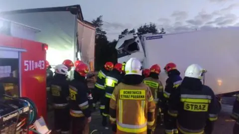 Na przebudowywanej "jedynce" wjechał w ciężarówkę, nie żyje. "Kierowcy zapominają, że to plac budowy"