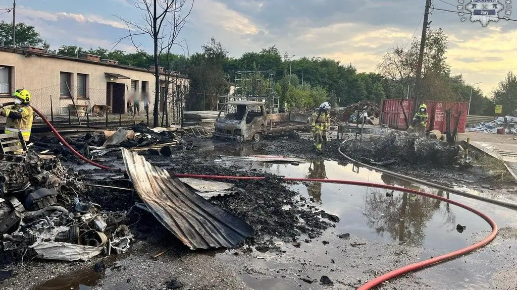 Wysoka temperatura doprowadziła do eksplozji butli z gazem i akumulatorów