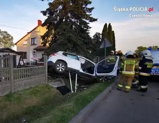 Pijany wjechał do piaskownicy