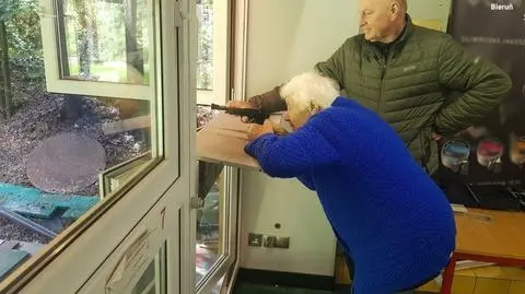 90-letnia Zofia spełniła marzenie - poszła na strzelnicę