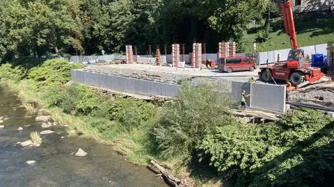 Miał już być dach, nie ma nawet ścian. Zeszli z budowy pierwszej polsko-czeskiej inwestycji i nie wrócili