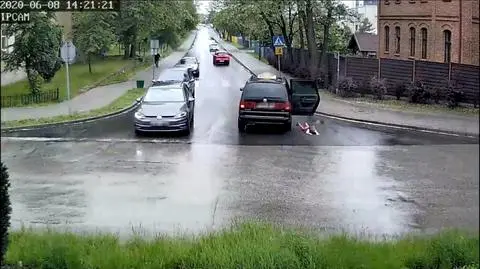 Dziecko wypadło z taksówki podczas jazdy