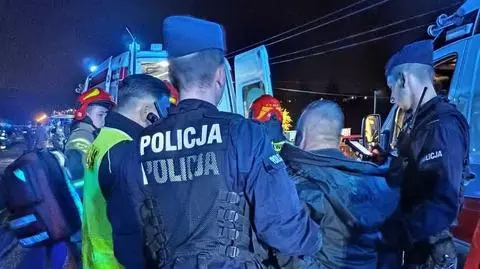 Napadli z bronią na jubilera i uciekali przed policją na motocyklu, gubiąc biżuterię