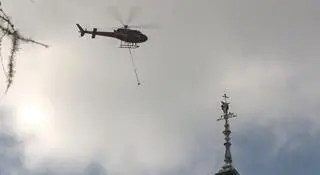 Próba zdjęcia krzyża z wieży jasnogórskiej