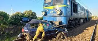 Volkswagen po zderzeniu z lokomotywą