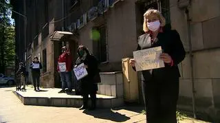 Studenci spotkali się ze wsparciem przed komisariatem