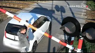 Policjant wyłamał szlaban i uwolnił kierującą