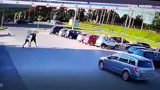 Trzech mężczyzn pobiło czwartego i zerwali mu szalik z szyi