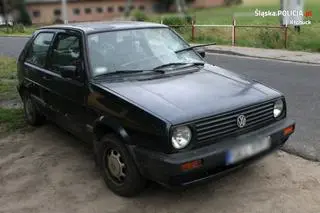 Pręt przebił szybę samochodu i fotel, kierowca zdążył się uchylić