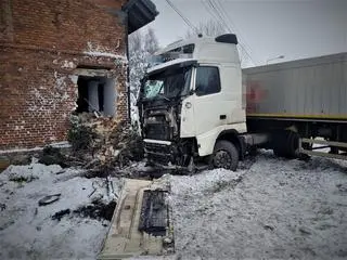 Ciężarówka wjechała w dom w Ornontowicach