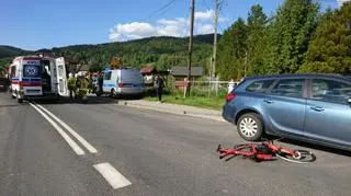 Potrącenie dwóch rowerzystek w Wilkowicach
