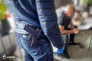 Policja zatrzymała 12 osób