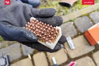 Policjanci i celnicy wykryli broń, amunicję oraz tytoń i alkohol bez koncesji