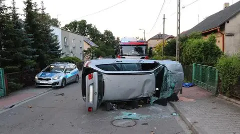 18-latek kierował po alkoholu i dachował. Ucierpiał jego pasażer