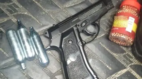 "Urządzili sobie nocne strzelanie". 21-latek odpowie za uszkodzenie wiaty