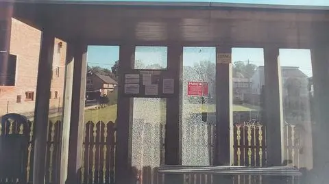 Wandale ostrzelali wiatę