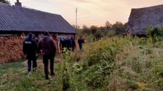 Mężczyzny szukali policjanci, a także strażacy i ratownicy STORAT z psami