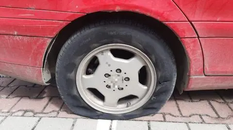 Pijana, z przebitą oponą, jechała autem pod prąd