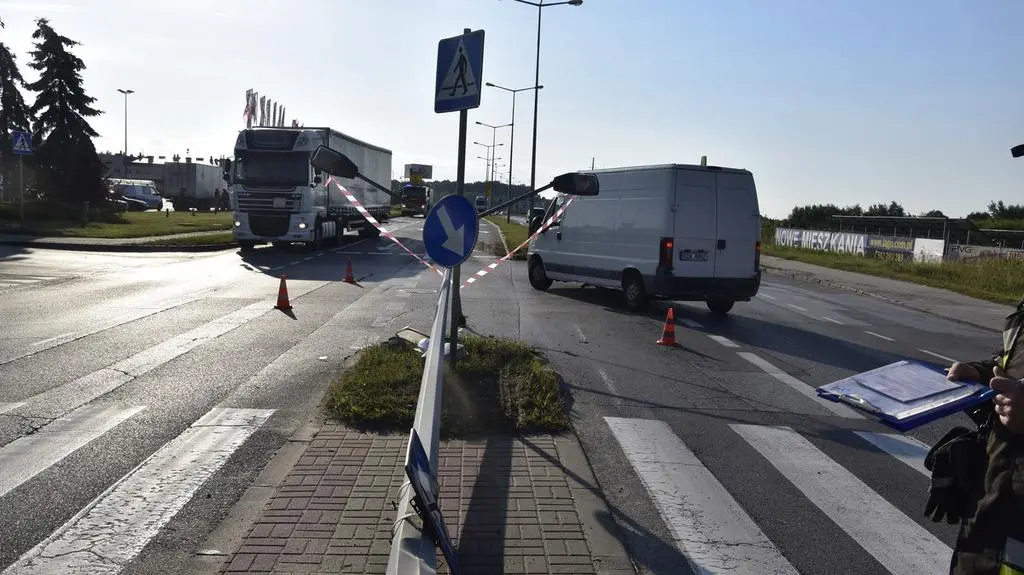 Kierowca ciężarówki zgubił przyczepę