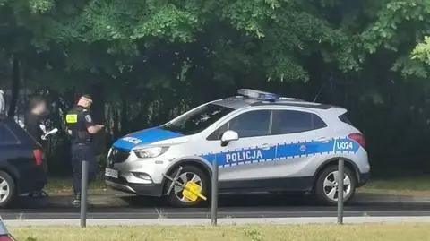 Blokada na kole radiowozu