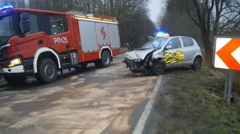 W Lubuczewie (woj. pomorskie) zderzyły się dwa samochody osobowe