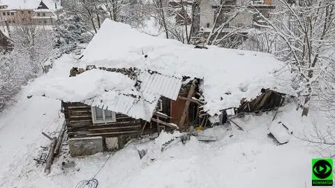 Dach zawalił się pod naporem śniegu