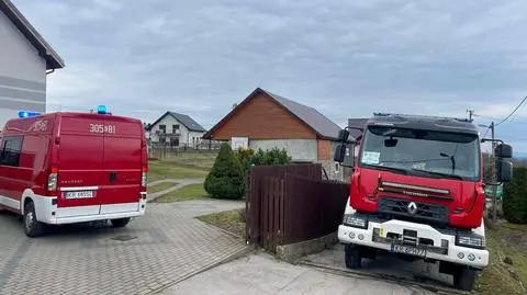 W kolejnej miejscowości zapadła się ziemia. Wyrwa ma sześć metrów głębokości