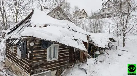 Pod naporem śniegu zawalił się dach domu. Nad ranem, w środku była pięcioosobowa rodzina