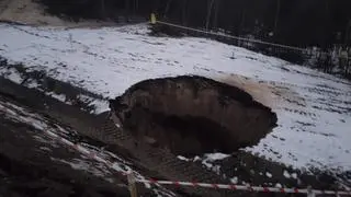 Zapadlisko przy obwodnicy Bolesławia