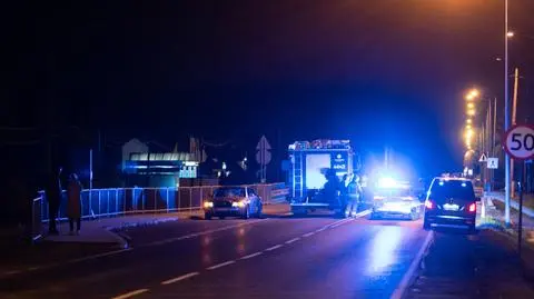 12-latek wysiadł z busa, przebiegał na drugą stronę ulicy. Potrącił go samochód, dziecko nie żyje