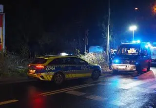 Kierowca uderzył w foliowy tunel. Była w nim kobieta