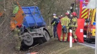 Śmiertelny wypadek pod Toruniem. Nie żyje kierowca ciężarówki