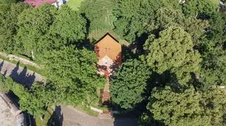 Władca miał zginąć w 986 roku w twierdzy Jomsborg, czyli dzisiejszym mieście Wolin 