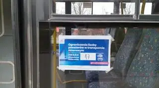 W pojazdach może być nie więcej, niż jeden podróżny na dwa miejsca siedzące