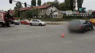 Podejrzany wjechał na skrzyżowanie na czerwonym świetle