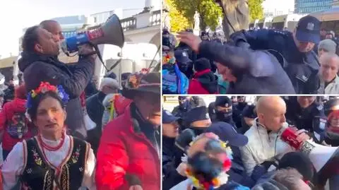Krzyknął przez megafon, ruszyli na niego policjanci. "Tak wygląda służba na usługach jednego polityka"