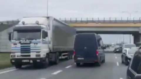 Pod prąd, bo musieli stać kilka minut. "Autostradowa głupota dalej ma się świetnie"