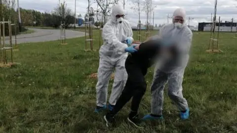 Bez prawa jazdy, za to z nakazem stawienia się w więzieniu. Pirat drogowy zatrzymany po pościgu
