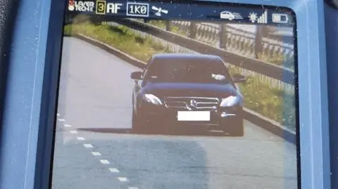 Po mieście jechał 125 kilometrów na godzinę, prawo jazdy stracił już po raz trzeci 