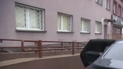 Podejrzany wychodzi z aresztu