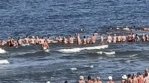 Ratował 12-latkę, sam utonął. Nie żyje policjant. "Wypełnił rotę ślubowania do końca"