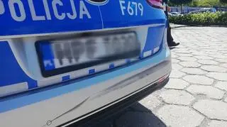 Kierowca motoroweru twierdził, że nie zauważył policyjnego auta