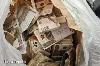 Część skradzionych pieniędzy ujawniono w samochodzie kobiety